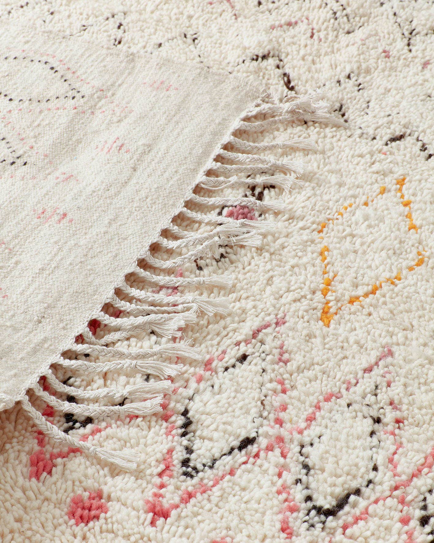 Pasztell aprómintás berber szőnyeg, részlet