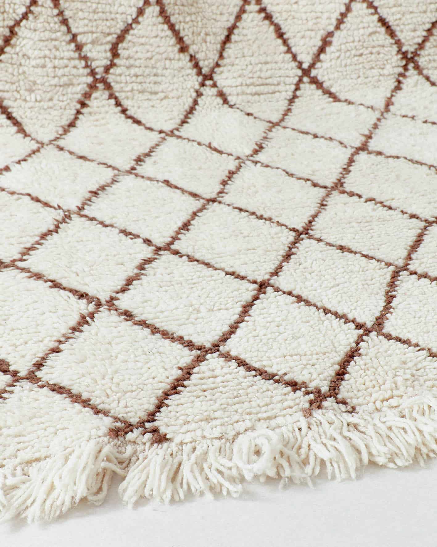 Beni runner with brown lattice pattern, texture