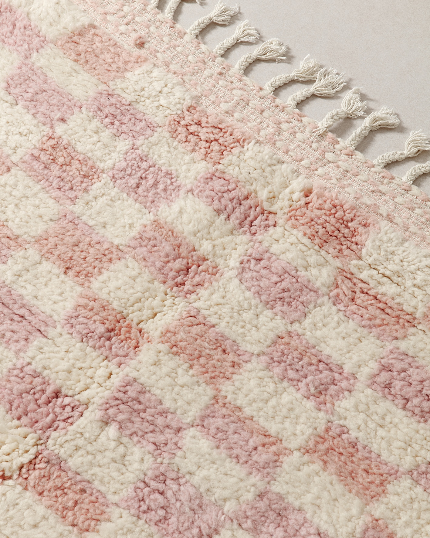 Blush pink checkered Berber rug _fringes