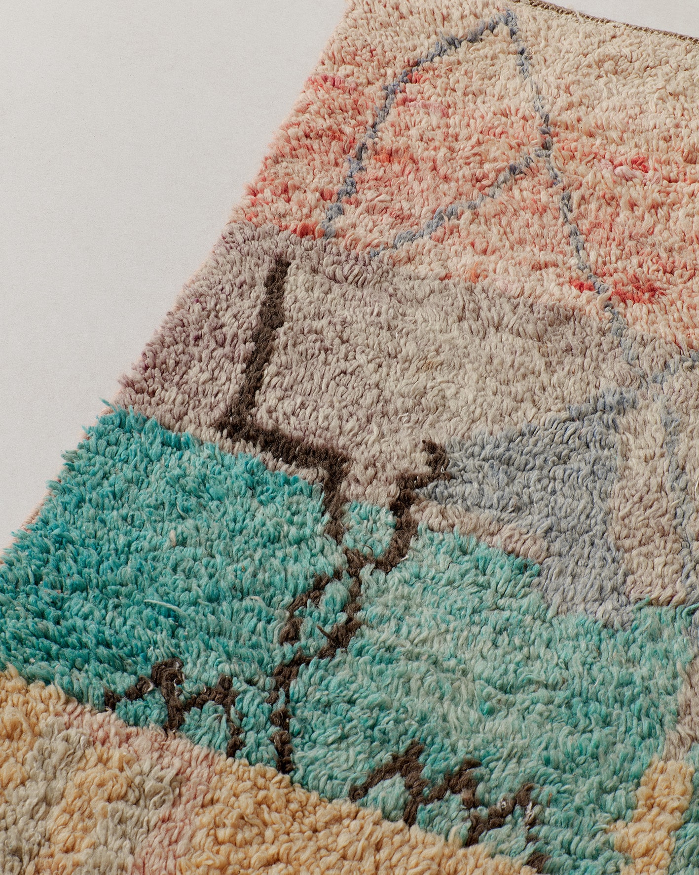 Boujaad szőnyeg fakó szivárvánnyal, textúra