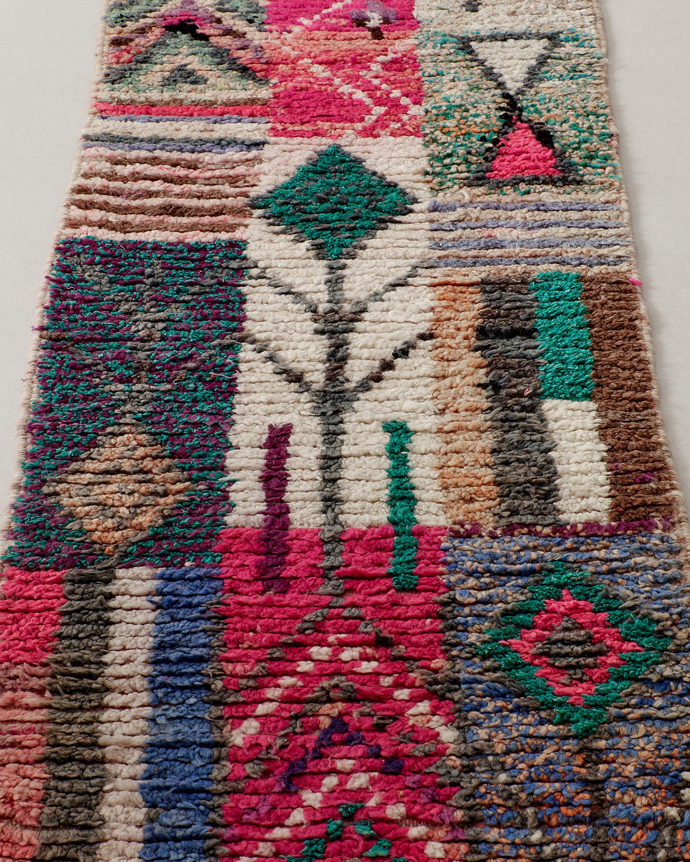 Boujaad runner with flowers, close