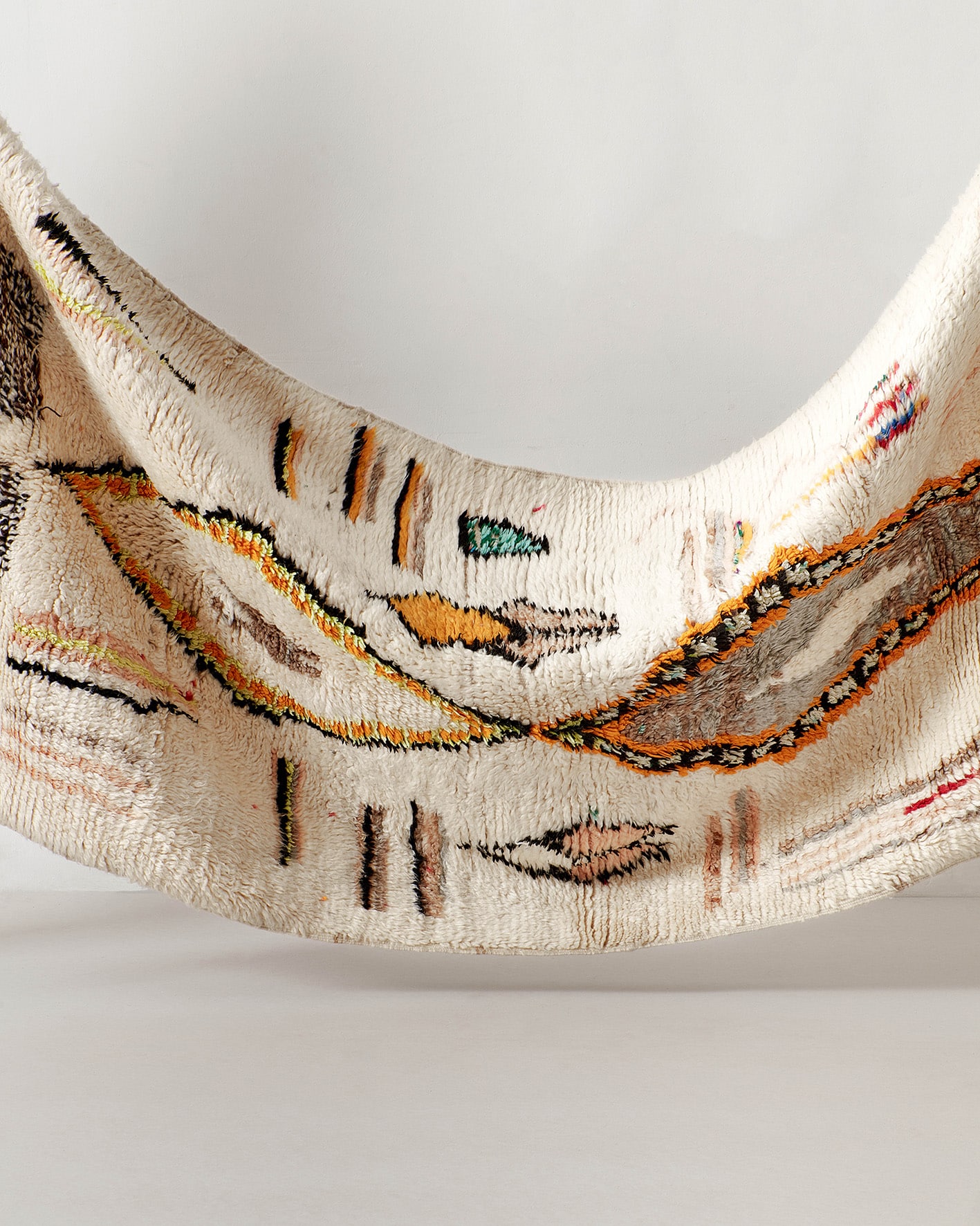 Vintage berber szőnyeg selymes felülettel, textúra