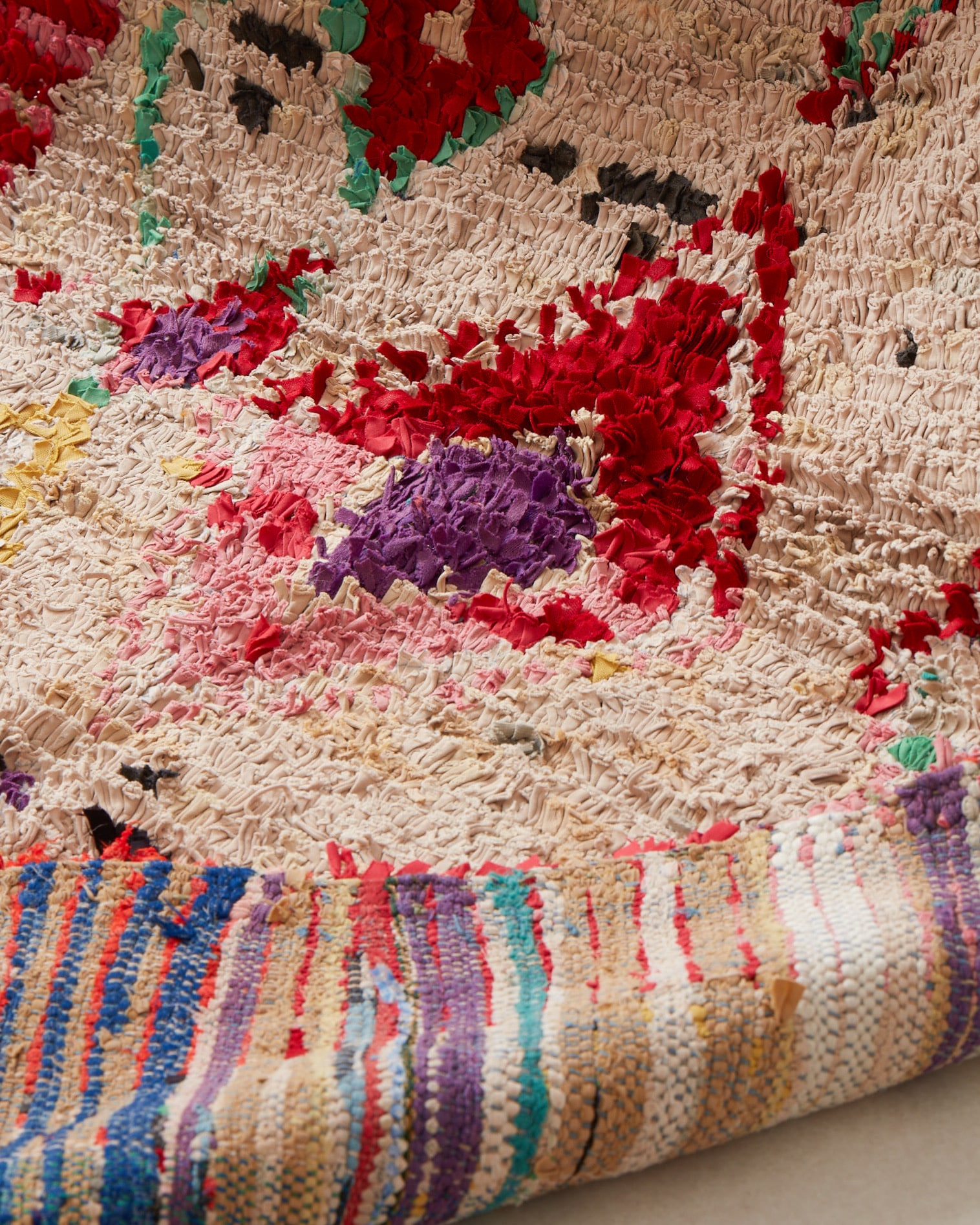 Boucherouite rug with diamonds and red border, texture