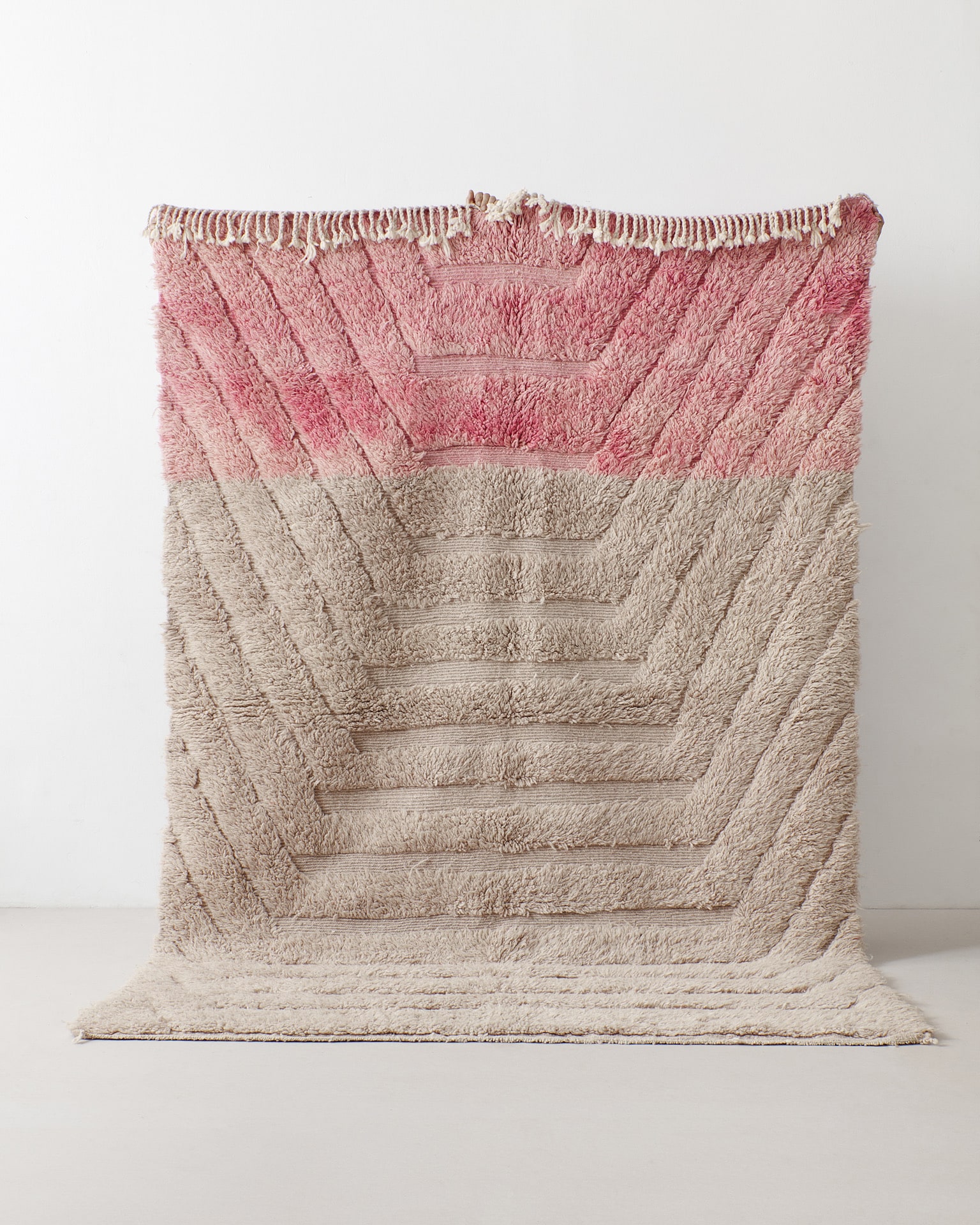 Rózsaszín-meleg szürke berber szőnyeg