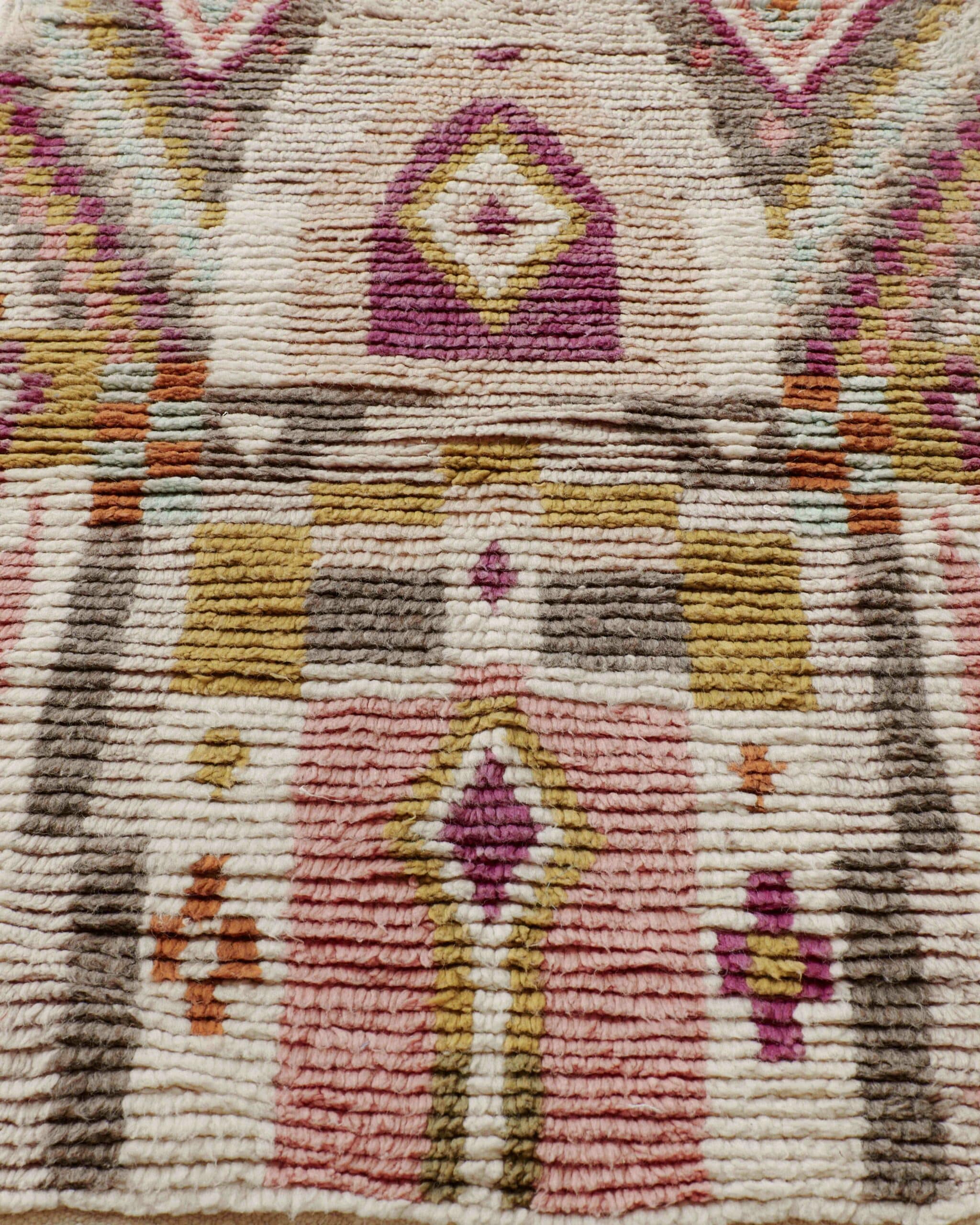 Small-sized Boujaad rug with a gate shape, gate shape