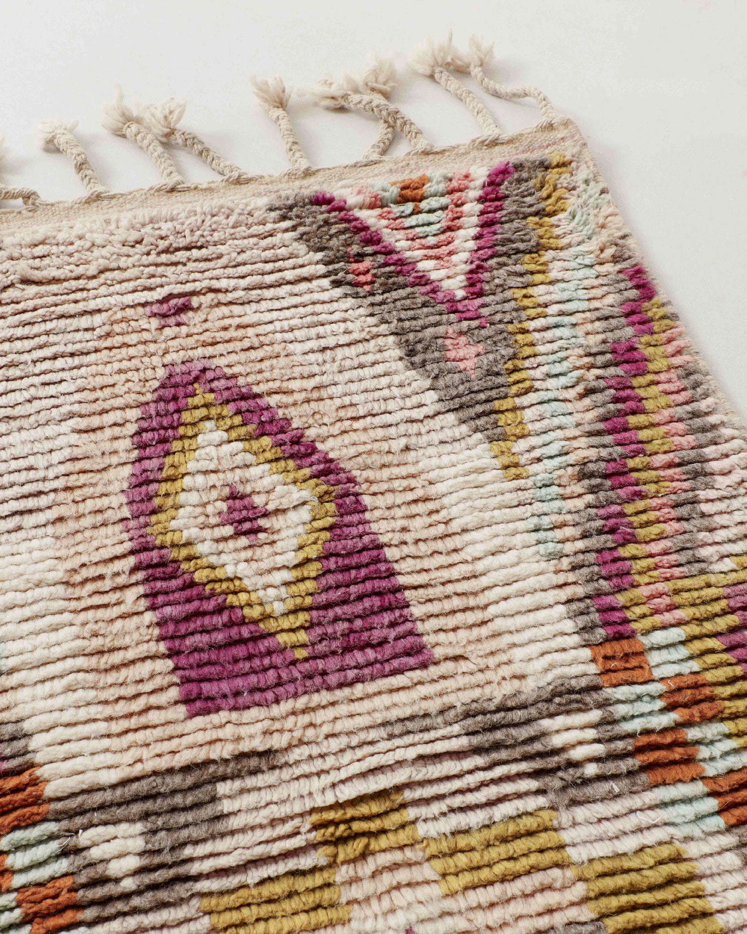 Small-sized Boujaad rug with a gate shape, fringes