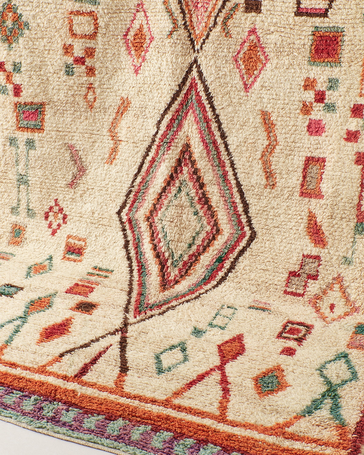 Playful giant rug, detail