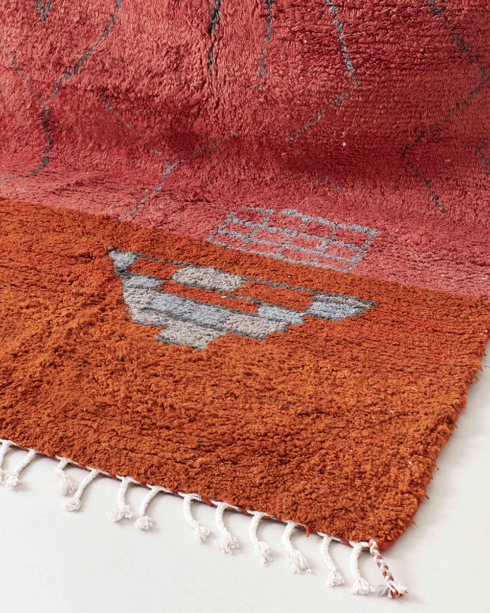 Mauve-burnt orange rug, fringes