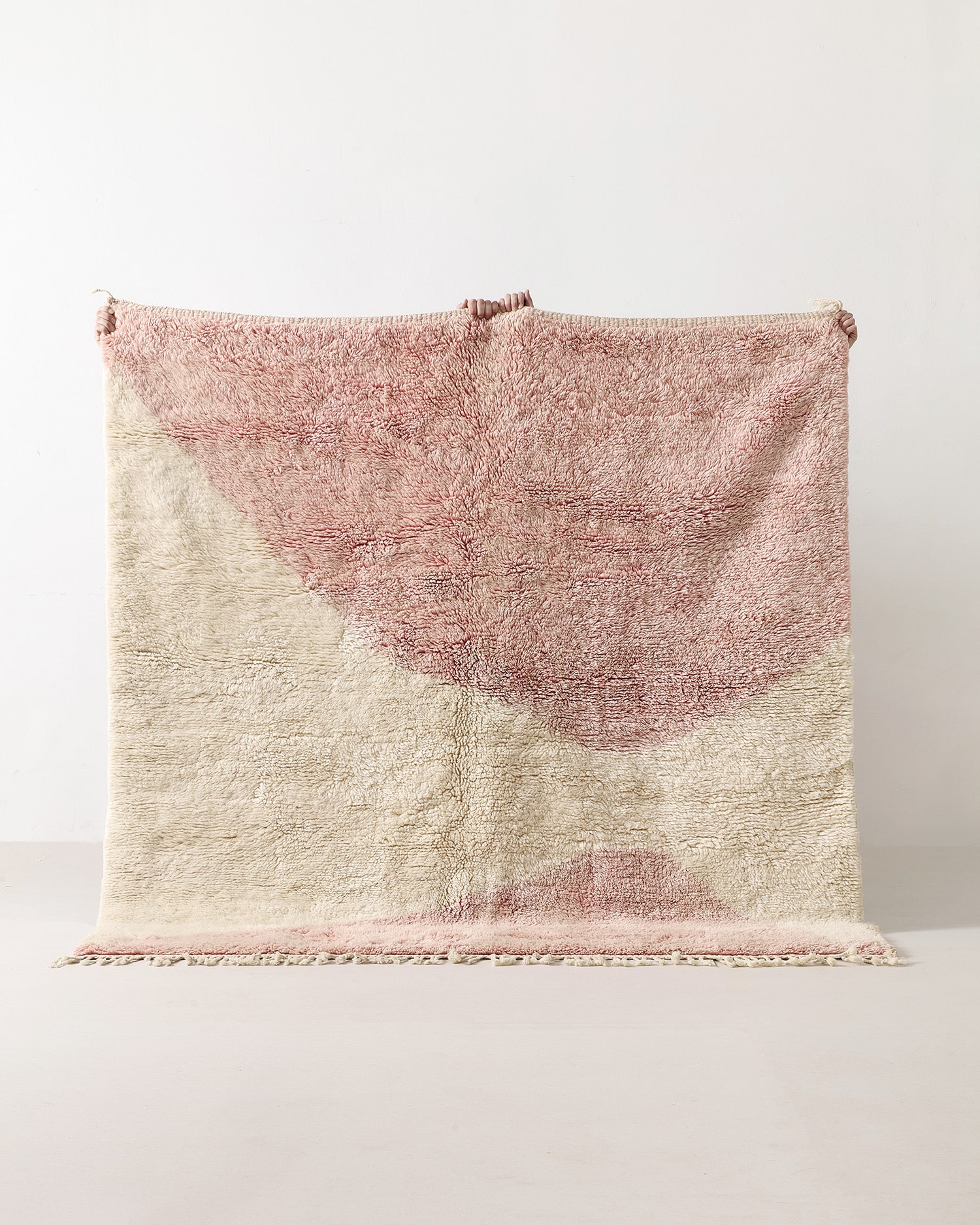 Rózsaszín-krémszín Beni M’rirt szőnyeg