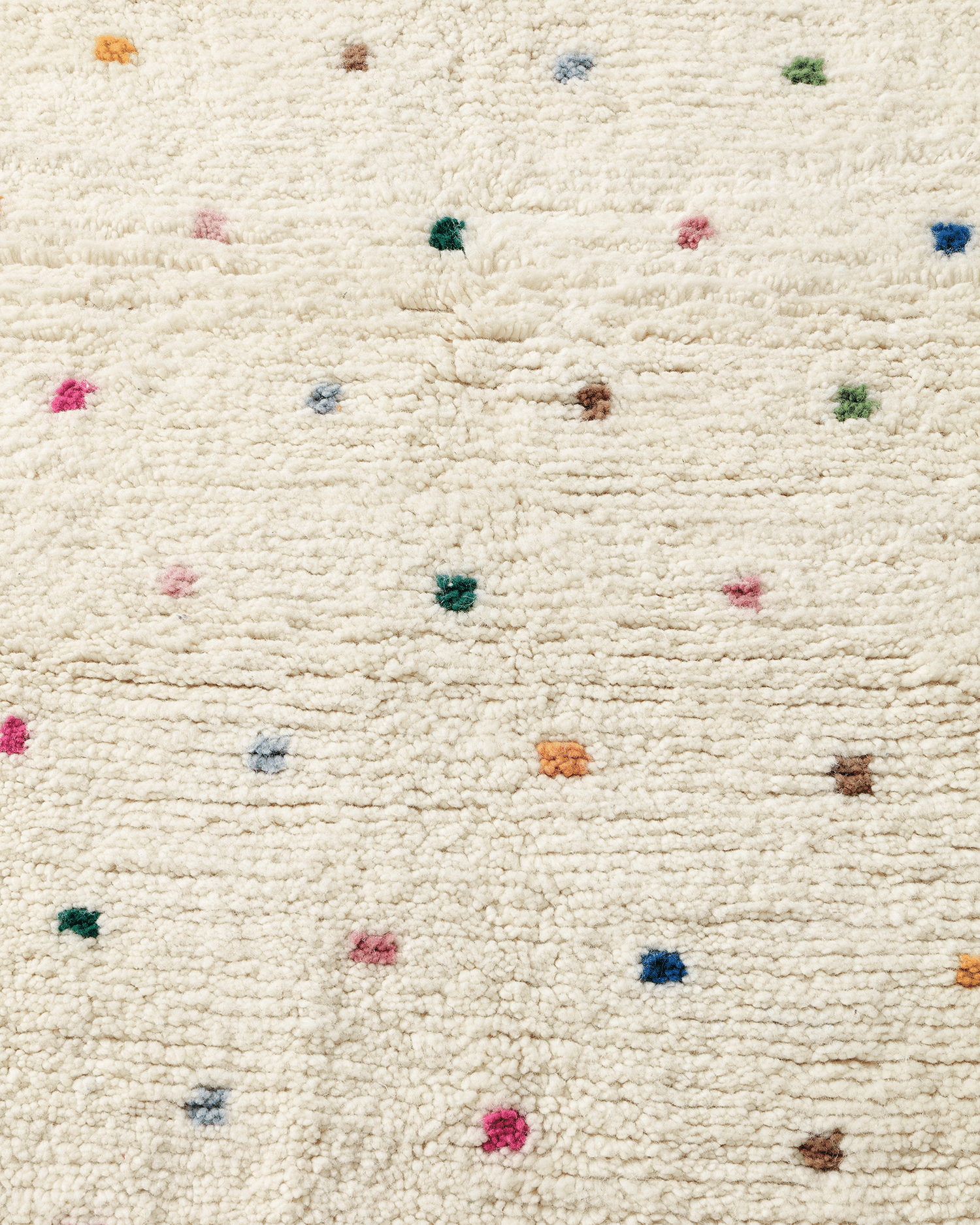 Small rug with colourful polka dots