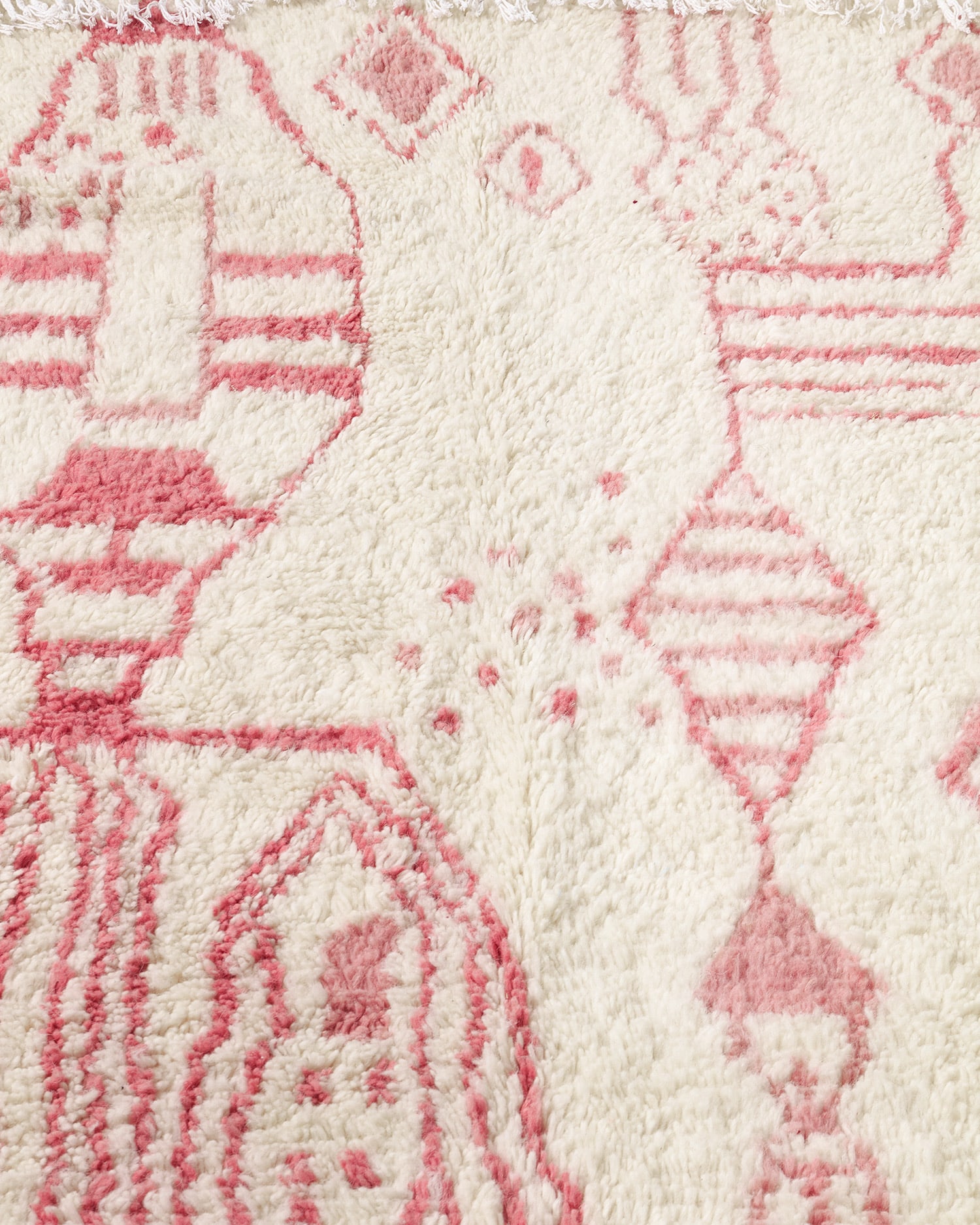 Rug with pink line drawings