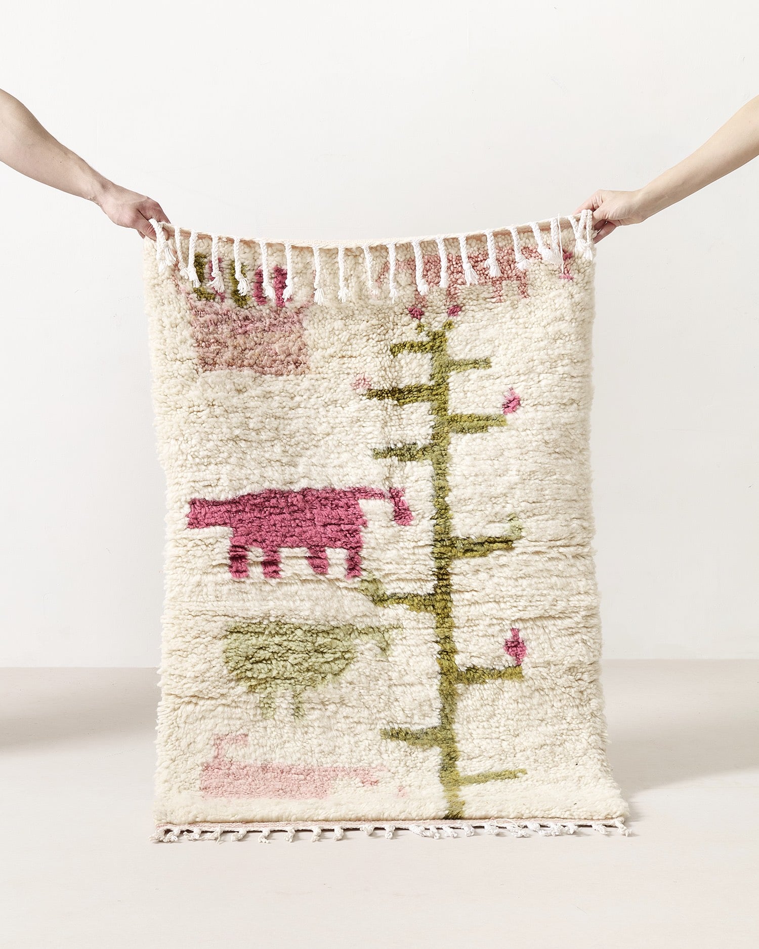 Tiny animal rug in spring colours