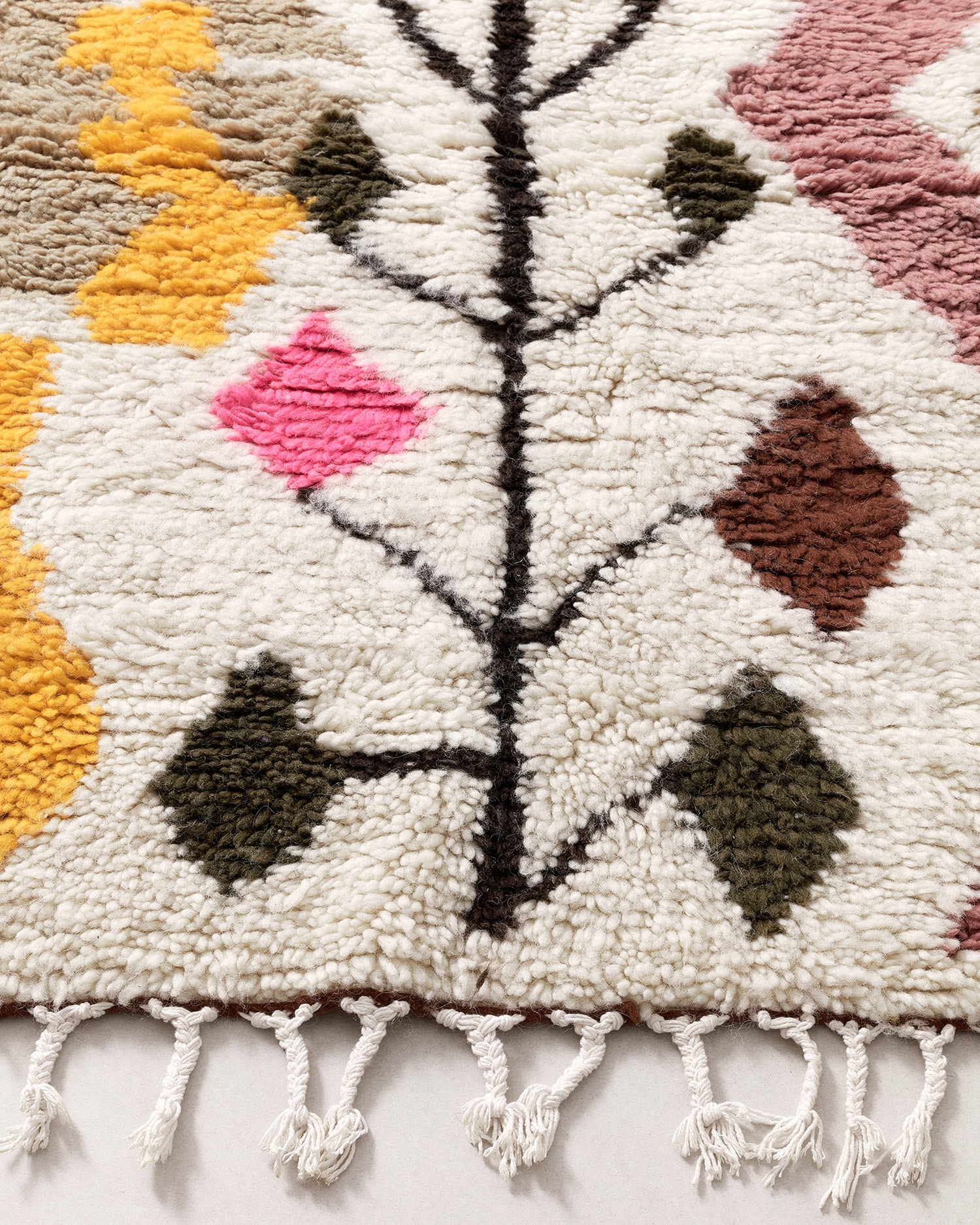 Pile knot rug with a tree of life