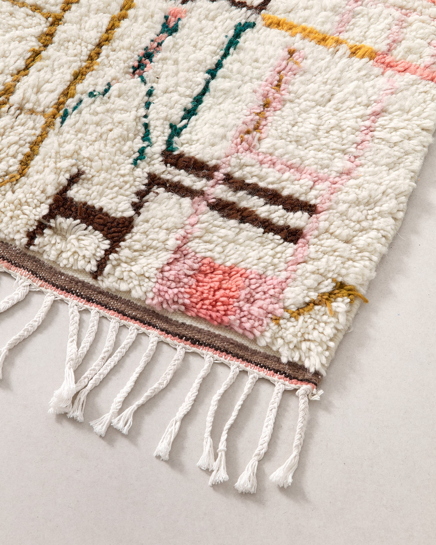 Small rug with urban scene